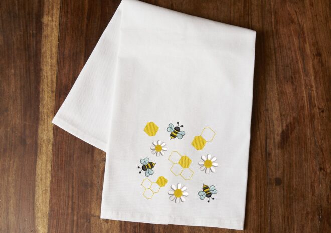 Bee and Daisies Embroidery Design, Retro Bumble Bee Embroidery Design