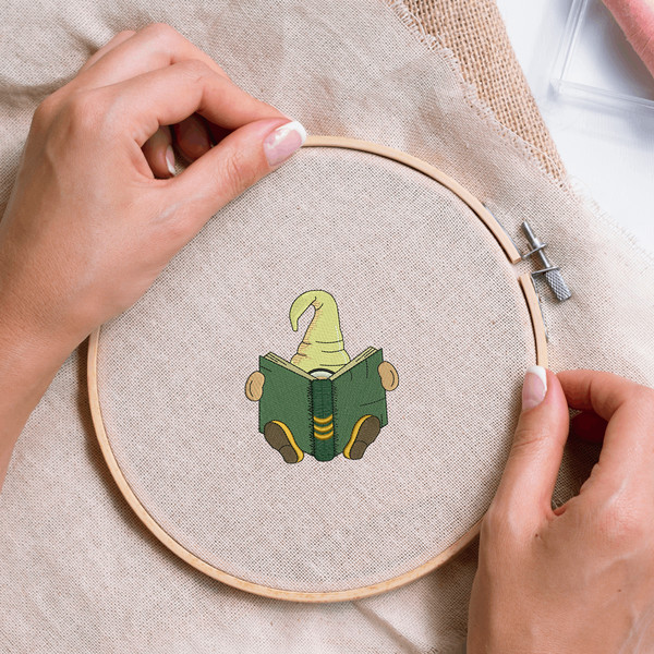 Reading Gnome Embroidery Design