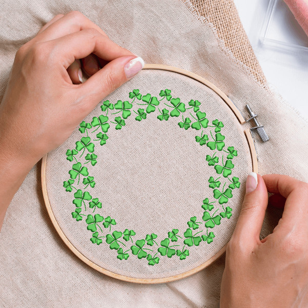 Four-leaf clover wreath embroidery design